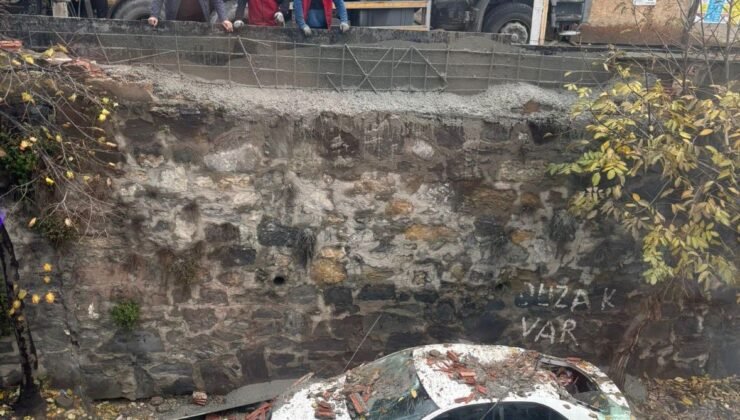 Eyüpsultan’da inşaattaki çalışma park halindeki araca zarar verdi