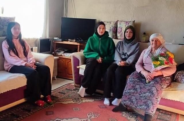 Fidanlar çınarlarla buluşuyor, nesiller arası gönül köprüsü kuruluyor