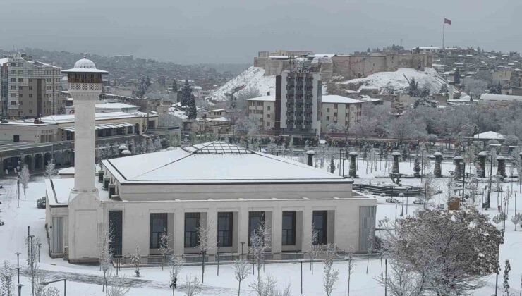 Gaziantep güne beyaz örtü ile uyandı