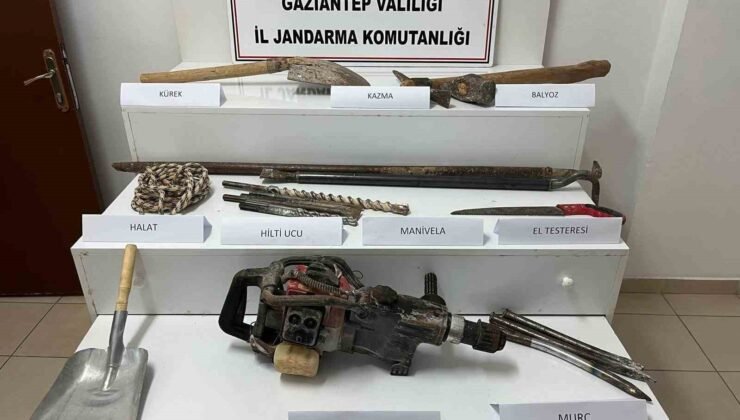 Gaziantep’te kaçak kazı yapan 4 şahsı jandarma suçüstü yakaladı