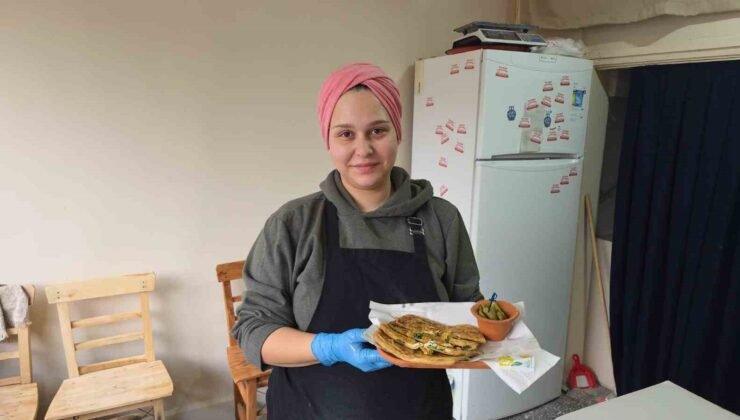 Geleneksel yöntemlerle yaptığı gözlemelerle geçmişin izlerini yaşatıyor