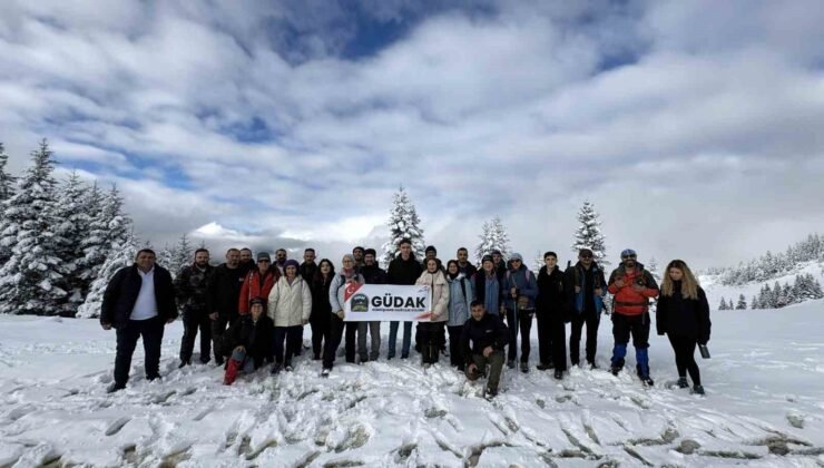 Gümüşhane’de kartpostallık manzara eşliğinde doğa yürüyüşü