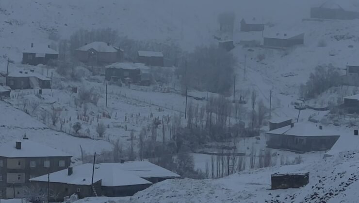 Hakkari’de 43 yerleşim yerinin yolu ulaşıma kapandı