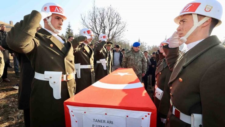 Hayatını kaybeden uzman çavuş Arı, son yolculuğuna uğurlandı