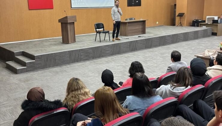 Hisarcık’ta öğrencilere “Sosyal Medya Bağımlılığı” konulu konferans