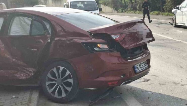 İki otomobilin çarpışması neticesinde 5 kişi yaralandı