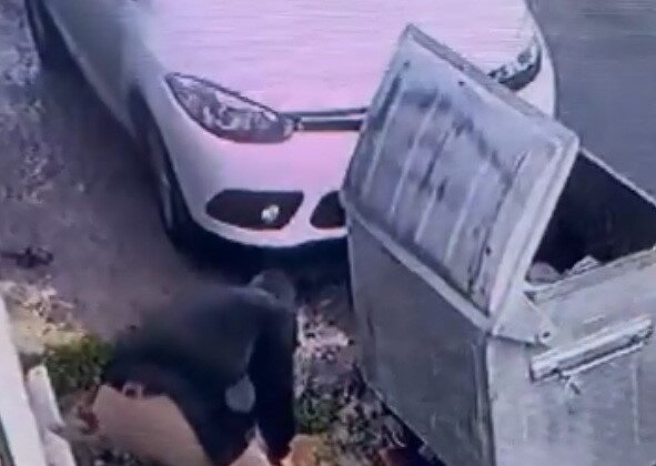 İSKİ çalışanından tepki çeken görüntüler: Önce boruyu kesti, sonra tamire geldi