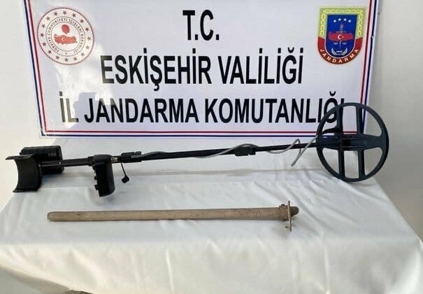 İzinsiz kazı yapan şüpheli jandarma tarafından yakalandı