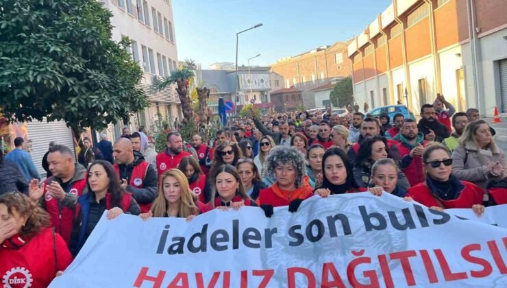 İzmir’de belediye işçileri yarım gün iş bırakma eyleminde
