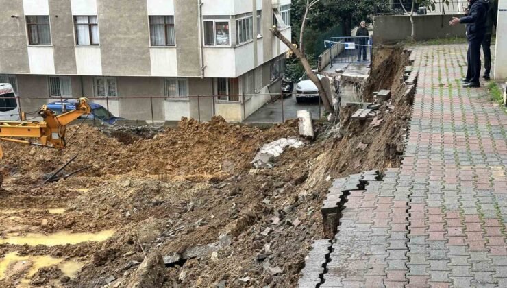 Kadıköy’de yağışlara dayanamayan istinat duvarı çöktü