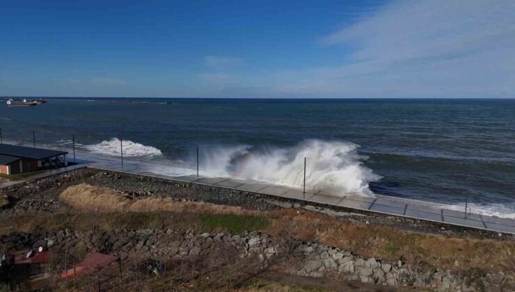 Karadeniz’de dalgalar havadan görüntülendi
