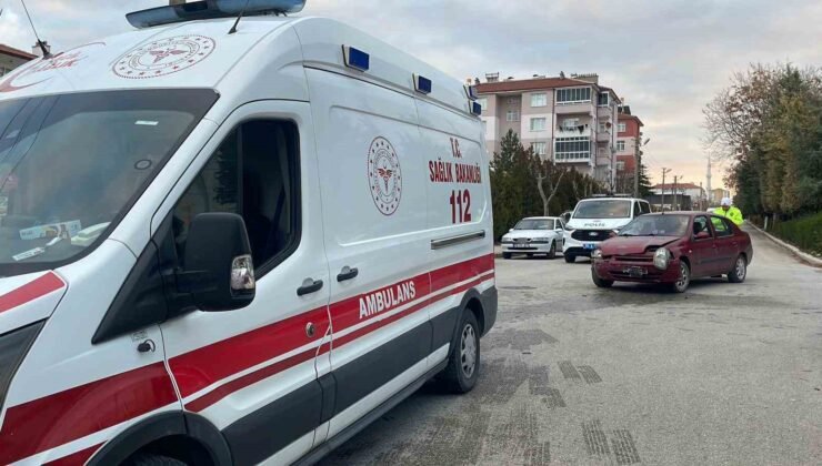 Karaman’da otomobiller çarpıştı: 3 yaralı