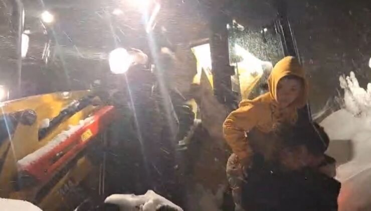 Kardan yolu kapanan köyde rahatsızlanan çocuğun imdadına ekipler yetişti