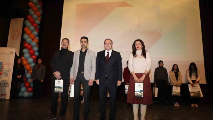 Kars’ta en çok kitap okuyanlara ödülleri verildi