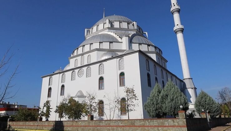 Kartepe Abdülhamit Han Camii’ne estetik görünüm