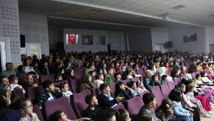 Kartepe’de “Karınca Kararınca” oyunu sahnelendi