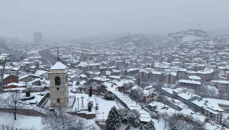 Kastamonu beyaza büründü: Kent merkezinde ortaya kartpostallık görüntüler çıktı