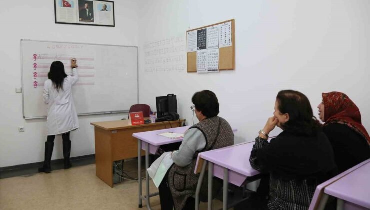 KEÇMEK’te okuma yazma kursları sürüyor