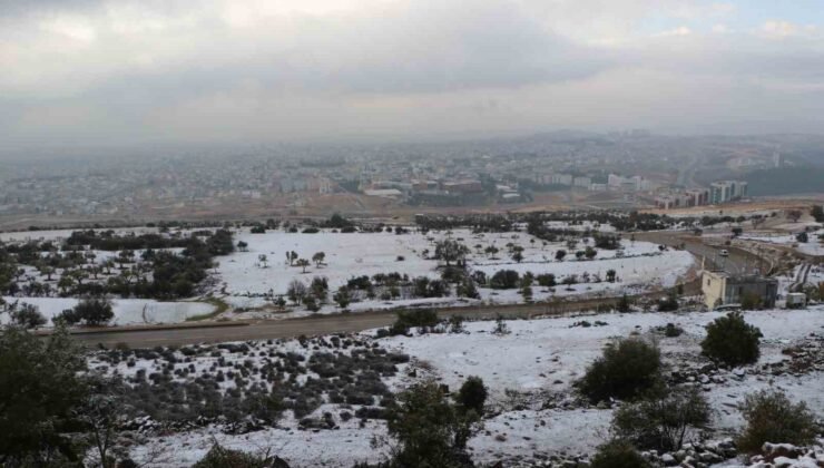 Kilis’in yüksek kesimlerinde kar yağışı etkili oldu