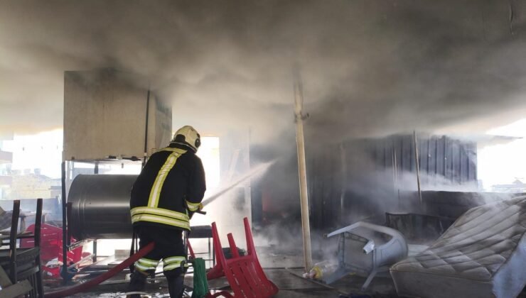 Kırıkhan’da evin çatı katı alevlere teslim oldu