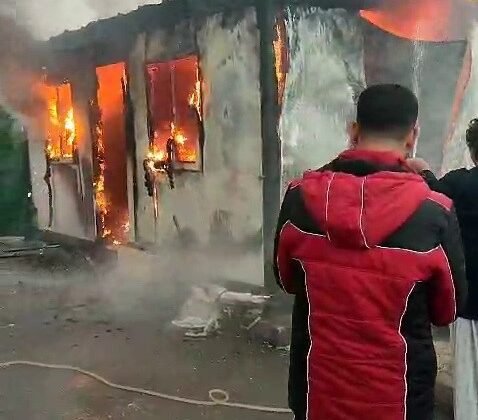 Konteyner alev alev yandı