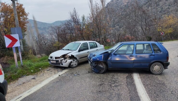 Kontrolden çıkan otomobil karşı yönden gelen otomobile çarptı, 1 yaralı