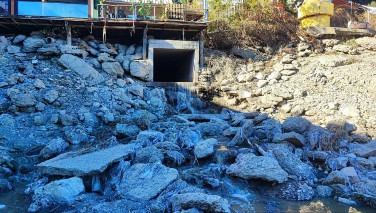 Kuraklık nedeniyle Seyhan Nehri’ne su verilmeyince atık su gerçeği ortaya çıktı