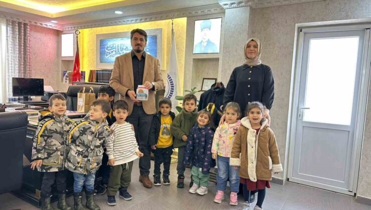 Kur’an Kursu öğrencileri harçlıklarından biriktirdiklerini Gazze’ye bağışladı