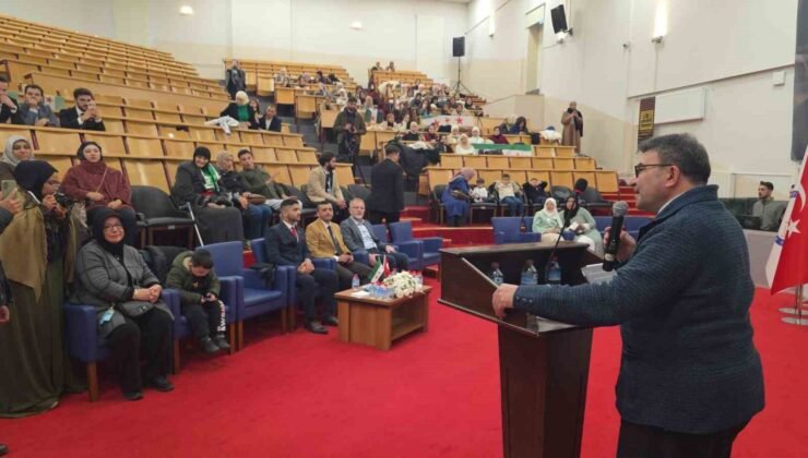 Kütahya’da eğitim gören Suriyeli öğrenciler, Baas rejiminin devrilmesinin birinci yıl dönümünü kutladı