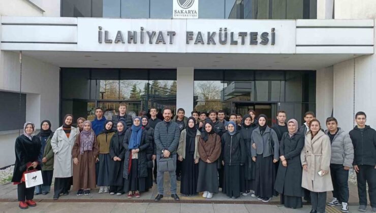 Liseli öğrenciler üniversiteyi ziyaret ederek deneyim kazandı