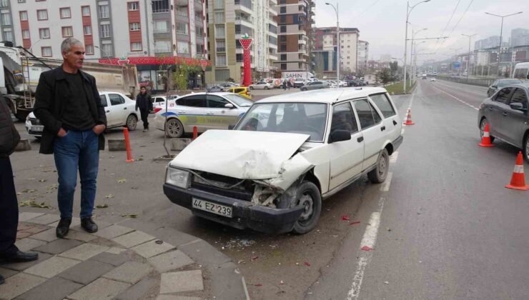Malatya’da iki otomobil çarpıştı: 2 yaralı