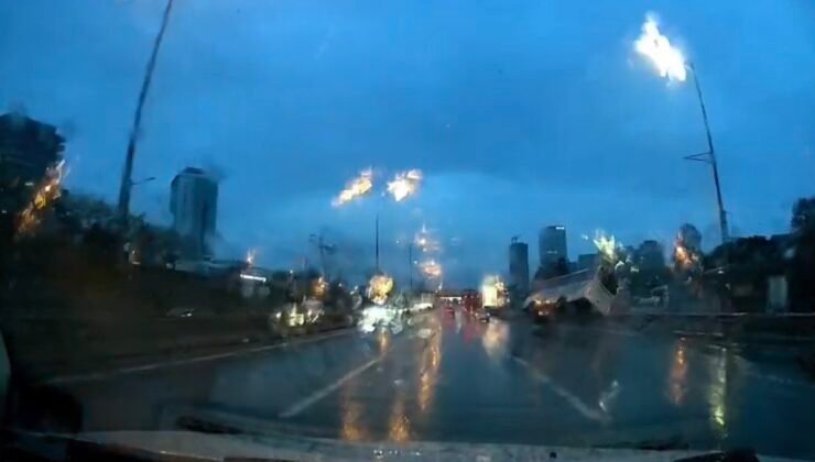 Maltepe’de minibüsün devrildiği anlar kamerada