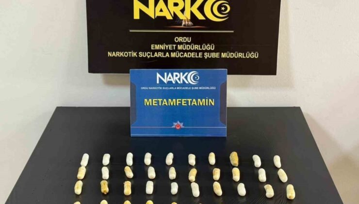 Midesinden 407 gram uyuşturucu çıktı: 2 tutuklama