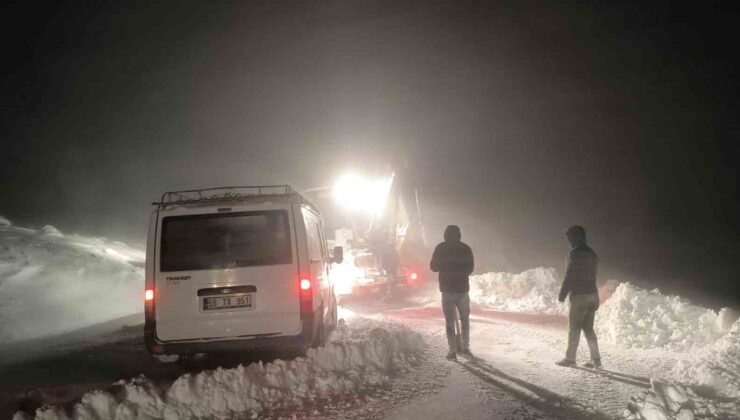 Muş’ta köy yolunda mahsur kalan 7 kişi kurtarıldı