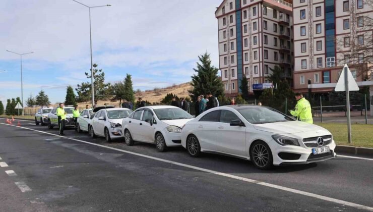 Nevşehir’de 4 otomobil birbirine girdi: 2 yaralı
