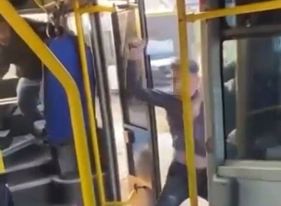 Otobüsteki satırlı saldırgan evinde yakalandı