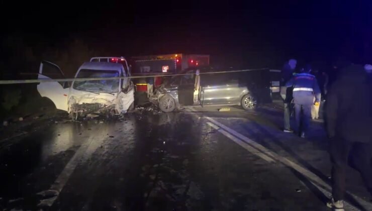 Panelvan ile kamyonet çapıştı: 1 ölü, 3 yaralı