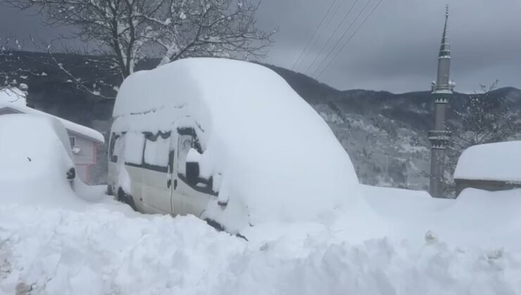 Sakarya’nın yüksek kesimlerinde kar kalınlığı 1 metreye ulaştı