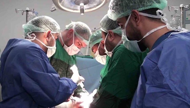 Şanlıurfa’da 25 santimetrelik dev kist ameliyatla alındı