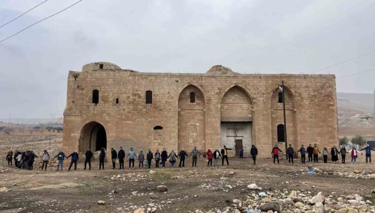 Şanlıurfa’da doğa tutkunları tarihi Germuş Kilisesi için yürüdü