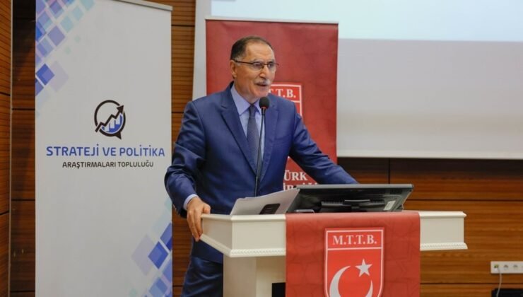 Şeref Malkoç: “Türkiye’nin yeni ve sivil bir anayasaya ihtiyacı var”