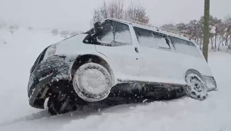 Siirt’te yolda kalan araç ve ambulans kurtarıldı