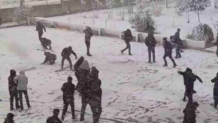 Şırnak’ta öğrenciler karın keyfini çıkardı