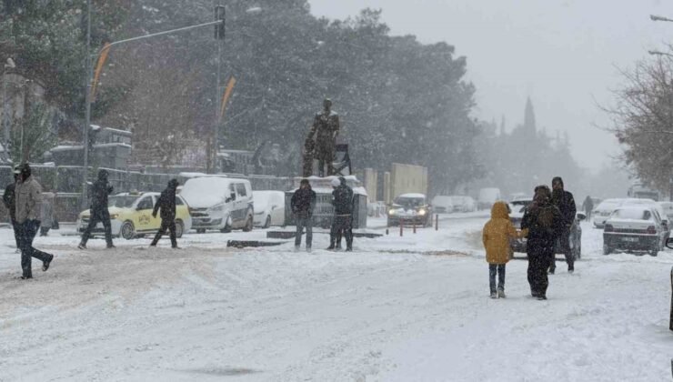 Siverek’te kar yağışı sonrası kazalar peş peşe geldi