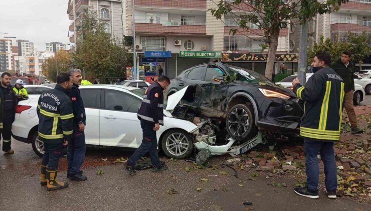 Siverek’te otomobiller çarpıştı: 2 yaralı