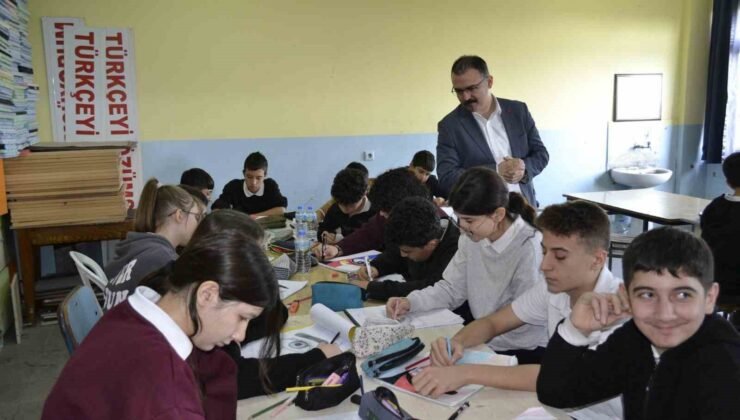 Sultanhisar Kaymakamı Ateş, öğrencilerle bir araya geldi