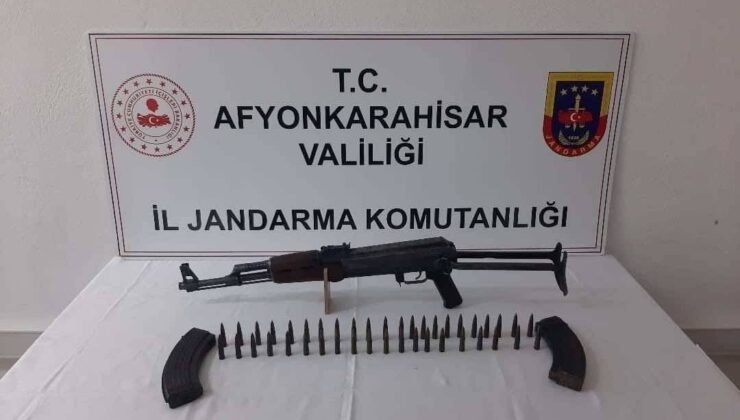 Şüphe üzerine durdurulan otomobilde Kalaşnikov ele geçirildi