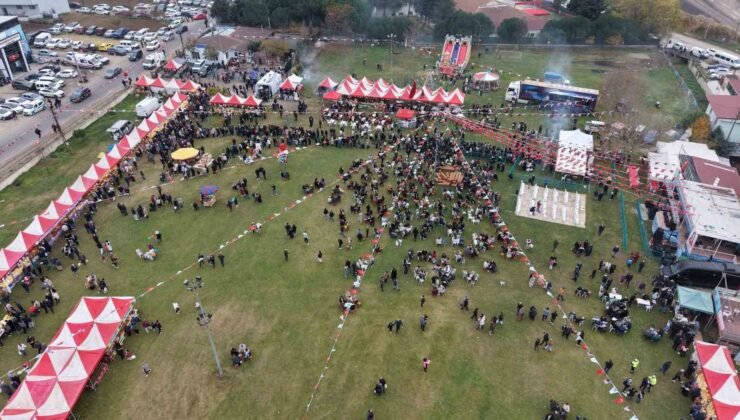 Tekirdağ’da hamsi izdihamı: 3 ton hamsi dağıtıldı