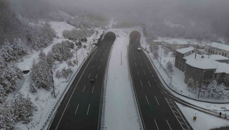 TEM’in Bolu geçişinde kar yağışı etkili oluyor