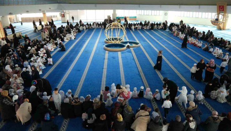 Terzibaba Camii’nde miniklerin “üç aylar” coşkusu